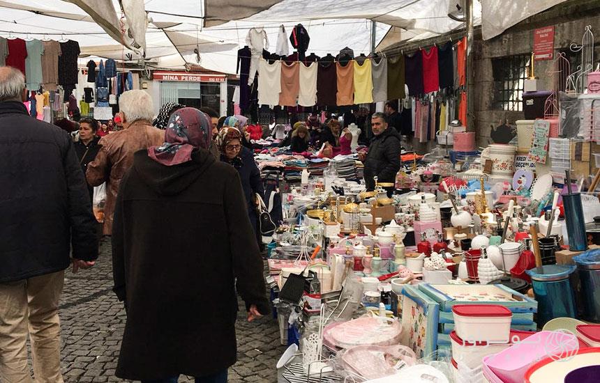 جمعه بازار اوسکودار از بازارهای هفتگی استانبول